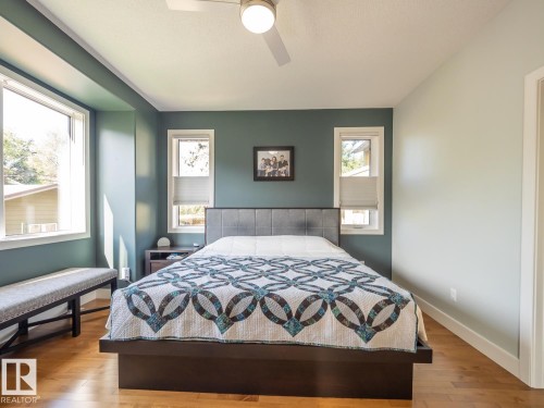 10957 75 Avenue Nw, Edmonton, AB - Indoor Photo Showing Bedroom