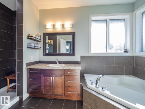10957 75 Avenue Nw, Edmonton, AB - Indoor Photo Showing Bathroom