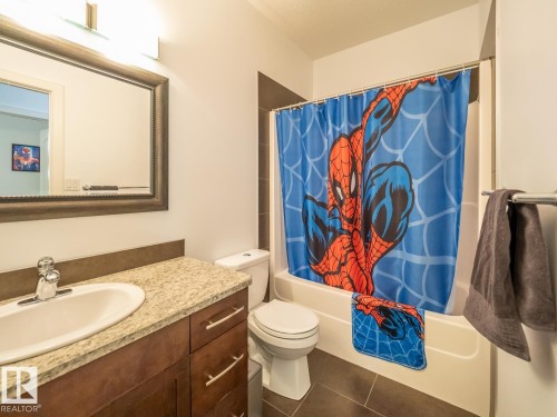 10957 75 Avenue Nw, Edmonton, AB - Indoor Photo Showing Bathroom