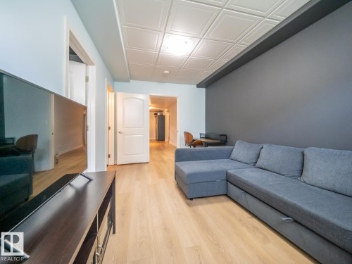10957 75 Avenue Nw, Edmonton, AB - Indoor Photo Showing Living Room