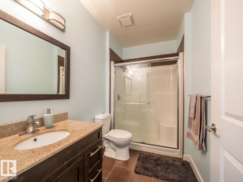 10957 75 Avenue Nw, Edmonton, AB - Indoor Photo Showing Bathroom