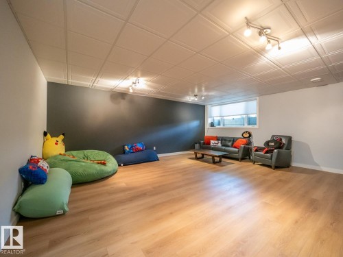 10957 75 Avenue Nw, Edmonton, AB - Indoor