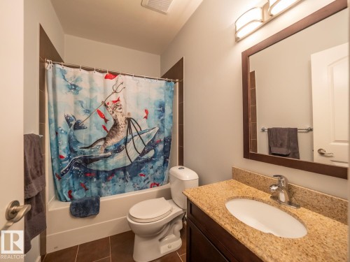 10957 75 Avenue Nw, Edmonton, AB - Indoor Photo Showing Bathroom