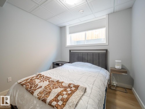 10957 75 Avenue Nw, Edmonton, AB - Indoor Photo Showing Bedroom