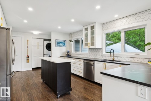 13615 Buena Vista Road Nw, Edmonton, AB - Indoor Photo Showing Kitchen With Upgraded Kitchen