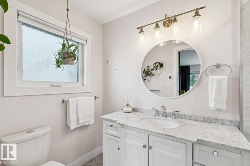 13615 Buena Vista Road Nw, Edmonton, AB - Indoor Photo Showing Bathroom