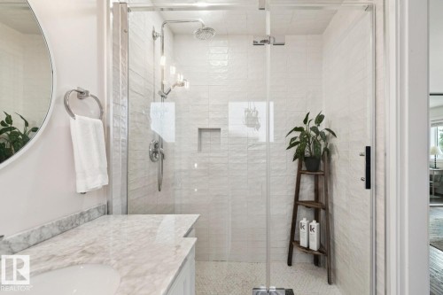 13615 Buena Vista Road Nw, Edmonton, AB - Indoor Photo Showing Bathroom