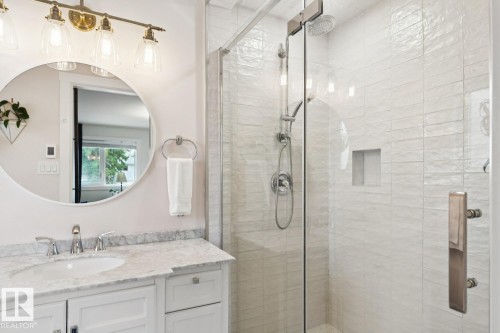 13615 Buena Vista Road Nw, Edmonton, AB - Indoor Photo Showing Bathroom