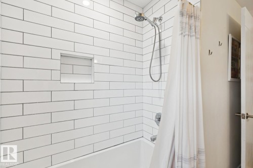 13615 Buena Vista Road Nw, Edmonton, AB - Indoor Photo Showing Bathroom