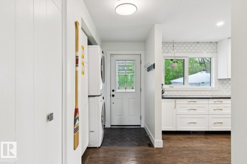 13615 Buena Vista Road Nw, Edmonton, AB - Indoor Photo Showing Other Room