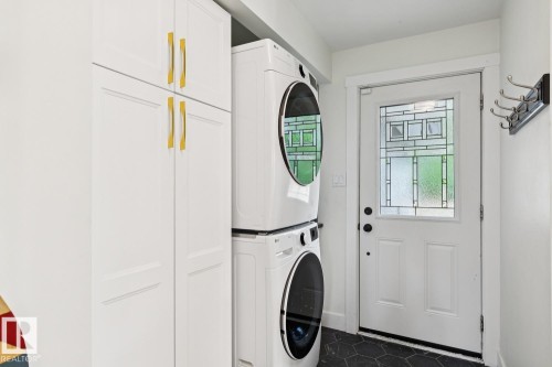 13615 Buena Vista Road Nw, Edmonton, AB - Indoor Photo Showing Laundry Room