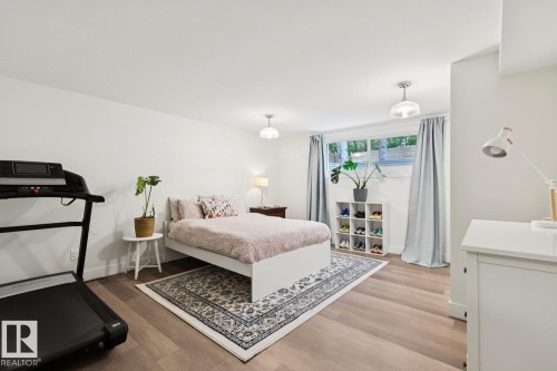 13615 Buena Vista Road Nw, Edmonton, AB - Indoor Photo Showing Bedroom