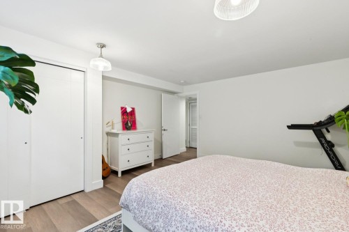 13615 Buena Vista Road Nw, Edmonton, AB - Indoor Photo Showing Bedroom
