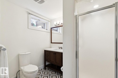 13615 Buena Vista Road Nw, Edmonton, AB - Indoor Photo Showing Bathroom