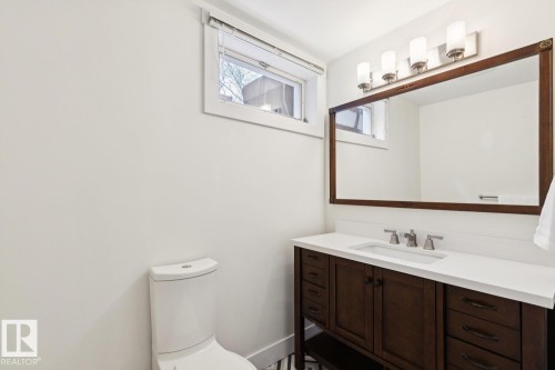 13615 Buena Vista Road Nw, Edmonton, AB - Indoor Photo Showing Bathroom