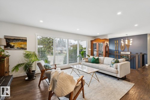 13615 Buena Vista Road Nw, Edmonton, AB - Indoor Photo Showing Living Room