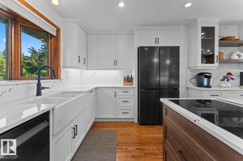 203 Pine Avenue, Cold Lake, AB - Indoor Photo Showing Kitchen