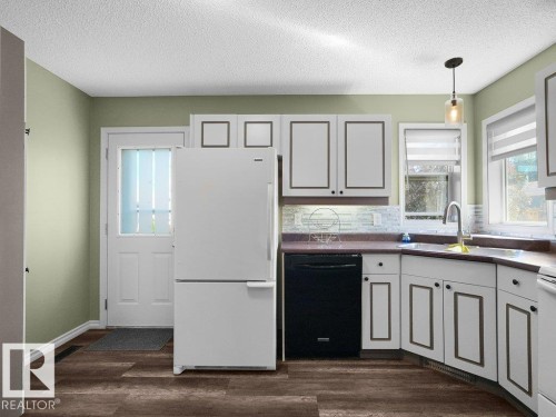 204 Westmews Drive, Fort Saskatchewan, AB - Indoor Photo Showing Kitchen