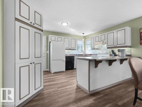 204 Westmews Drive, Fort Saskatchewan, AB - Indoor Photo Showing Kitchen