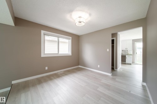 6907 19 Avenue Nw, Edmonton, AB - Indoor Photo Showing Other Room