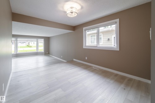 6907 19 Avenue Nw, Edmonton, AB - Indoor Photo Showing Other Room