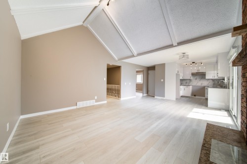 6907 19 Avenue Nw, Edmonton, AB - Indoor Photo Showing Other Room