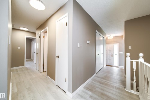 6907 19 Avenue Nw, Edmonton, AB - Indoor Photo Showing Other Room