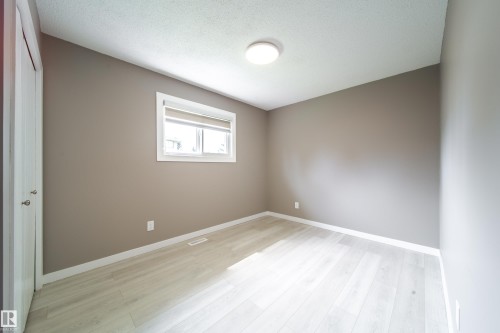 6907 19 Avenue Nw, Edmonton, AB - Indoor Photo Showing Other Room