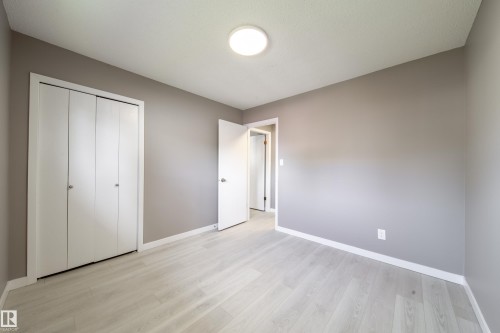 6907 19 Avenue Nw, Edmonton, AB - Indoor Photo Showing Other Room