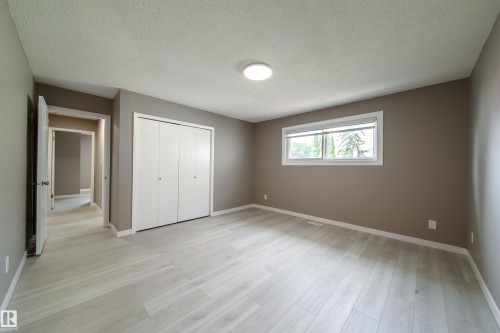6907 19 Avenue Nw, Edmonton, AB - Indoor Photo Showing Other Room
