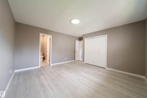 6907 19 Avenue Nw, Edmonton, AB - Indoor Photo Showing Other Room