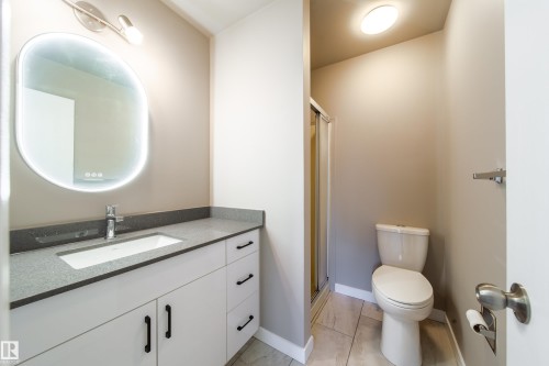 6907 19 Avenue Nw, Edmonton, AB - Indoor Photo Showing Bathroom