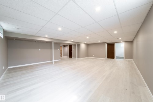 6907 19 Avenue Nw, Edmonton, AB - Indoor