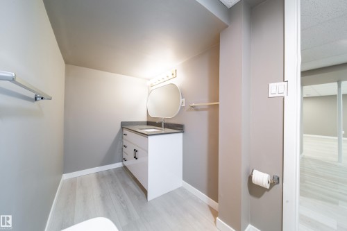 6907 19 Avenue Nw, Edmonton, AB - Indoor Photo Showing Other Room