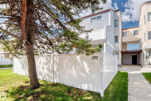 Modern residential property featuring a newly constructed white vinyl privacy fence with clean lines and contemporary styling - 290 Lancaster Terrace Nw, Edmonton, AB - Outdoor
