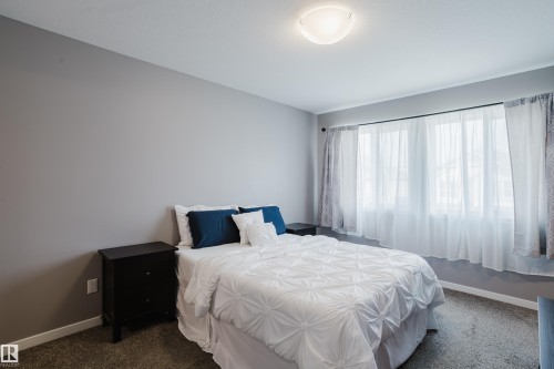 4331 Cooke Lane Sw, Edmonton, AB - Indoor Photo Showing Bedroom