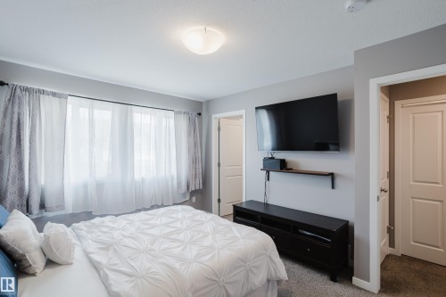 4331 Cooke Lane Sw, Edmonton, AB - Indoor Photo Showing Bedroom