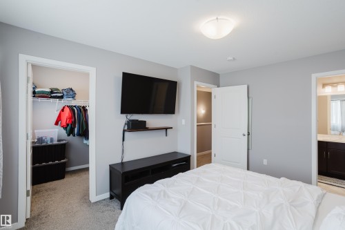 4331 Cooke Lane Sw, Edmonton, AB - Indoor Photo Showing Bedroom