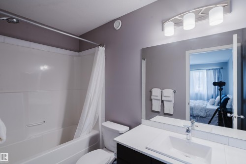 4331 Cooke Lane Sw, Edmonton, AB - Indoor Photo Showing Bathroom