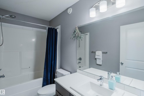 4331 Cooke Lane Sw, Edmonton, AB - Indoor Photo Showing Bathroom