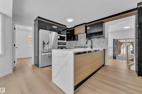 11615 24 Avenue Nw, Edmonton, AB - Indoor Photo Showing Kitchen