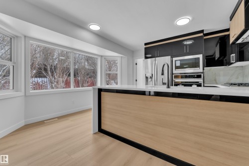 11615 24 Avenue Nw, Edmonton, AB - Indoor