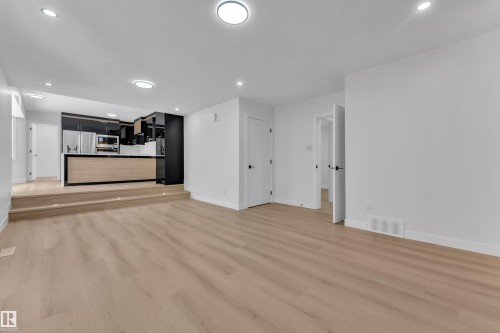 11615 24 Avenue Nw, Edmonton, AB - Indoor Photo Showing Other Room