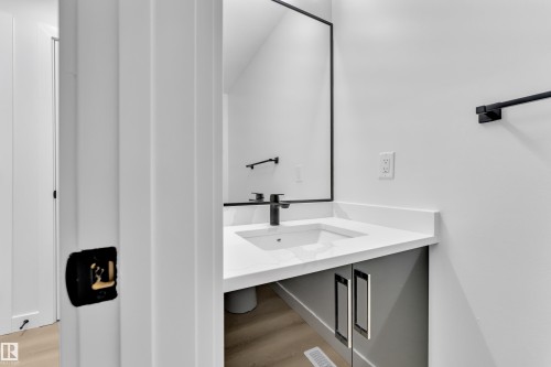 11615 24 Avenue Nw, Edmonton, AB - Indoor Photo Showing Bathroom