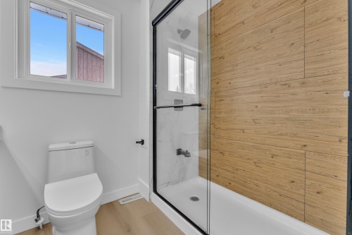 11615 24 Avenue Nw, Edmonton, AB - Indoor Photo Showing Bathroom