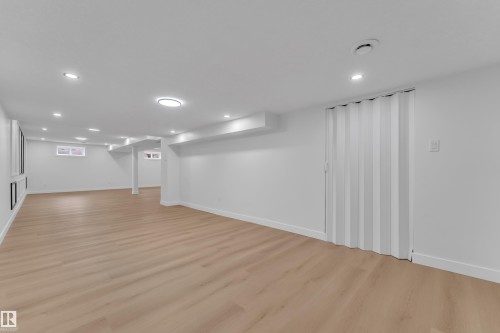 11615 24 Avenue Nw, Edmonton, AB - Indoor Photo Showing Other Room