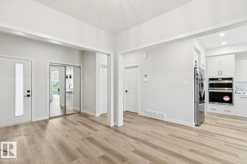 15666 18 Avenue Sw, Edmonton, AB - Indoor