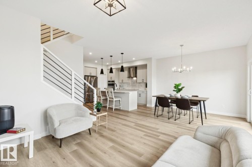 15666 18 Avenue Sw, Edmonton, AB - Indoor Photo Showing Living Room