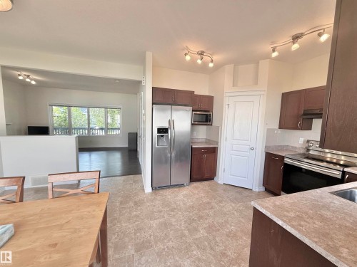 7622 Schmid Crescent Nw, Edmonton, AB - Indoor Photo Showing Kitchen With Double Sink