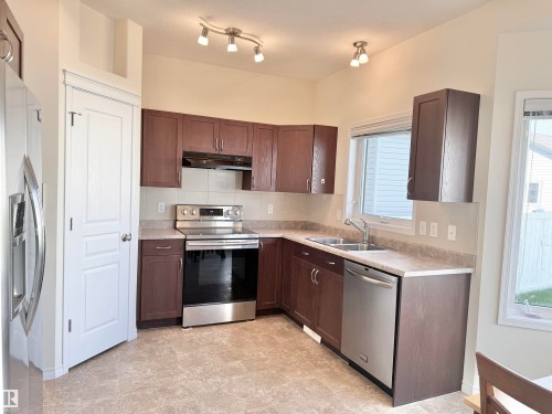 7622 Schmid Crescent Nw, Edmonton, AB - Indoor Photo Showing Kitchen With Double Sink